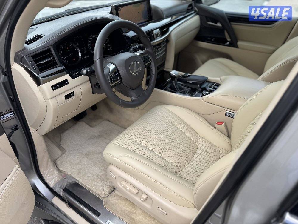 لكزس - LX570 موديل 2017 عداد 139 الدرجة الثانية وكالة الساير12