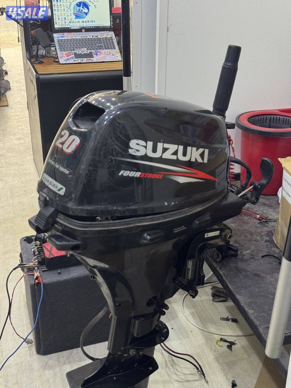 للبيع مكينة سوزوكي ٢٠ حصان موديل ٢٠١٣0