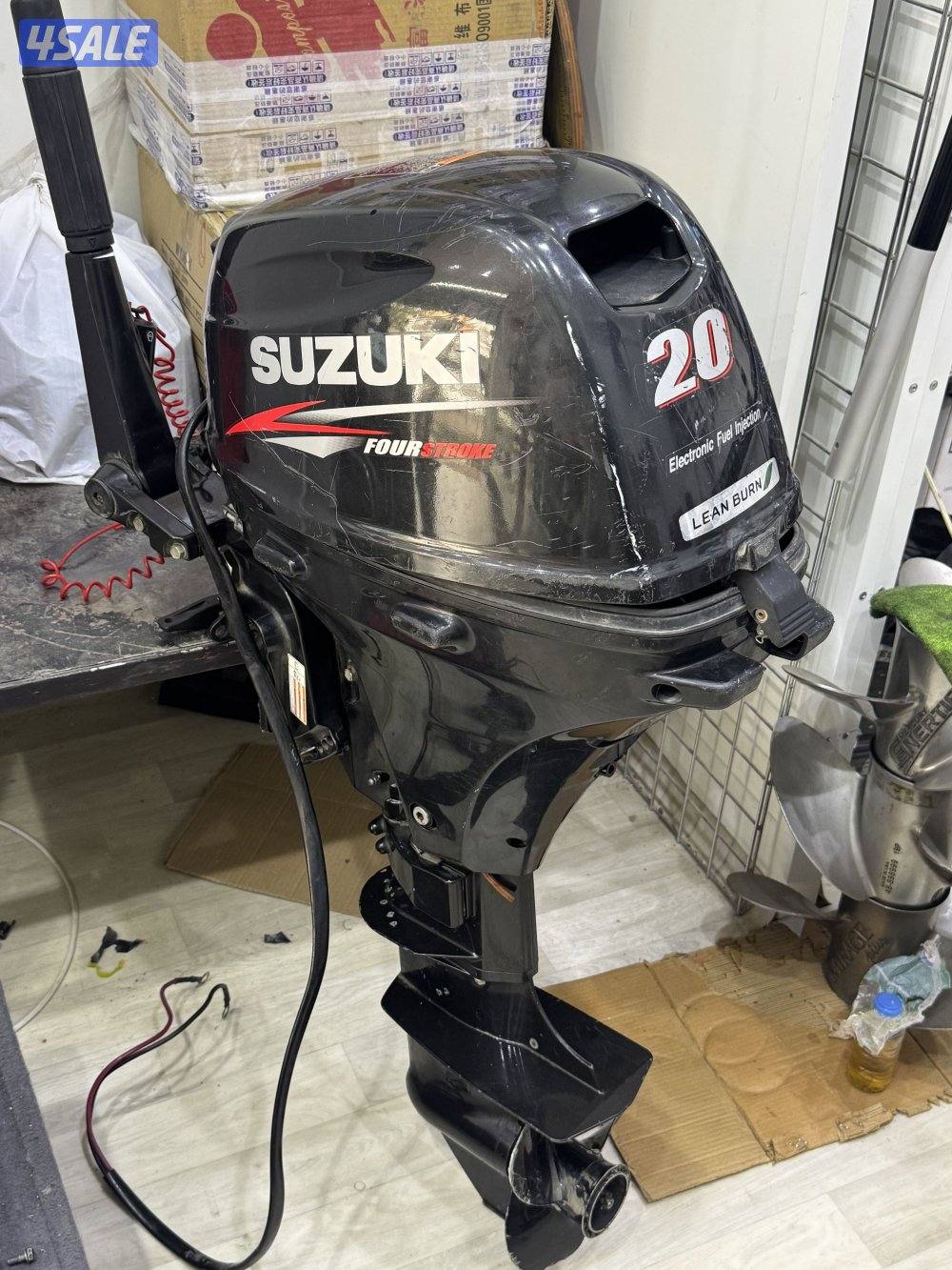للبيع مكينة سوزوكي ٢٠ حصان موديل ٢٠١٣4