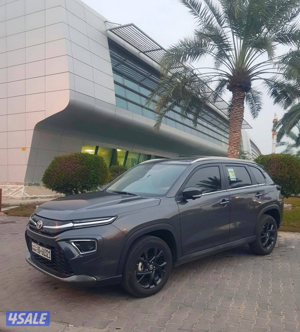 للبيع تويوتا اوربان موديل 2025 العداد 5 آلاف فقط صبغ وكاله تحت الكفالة1