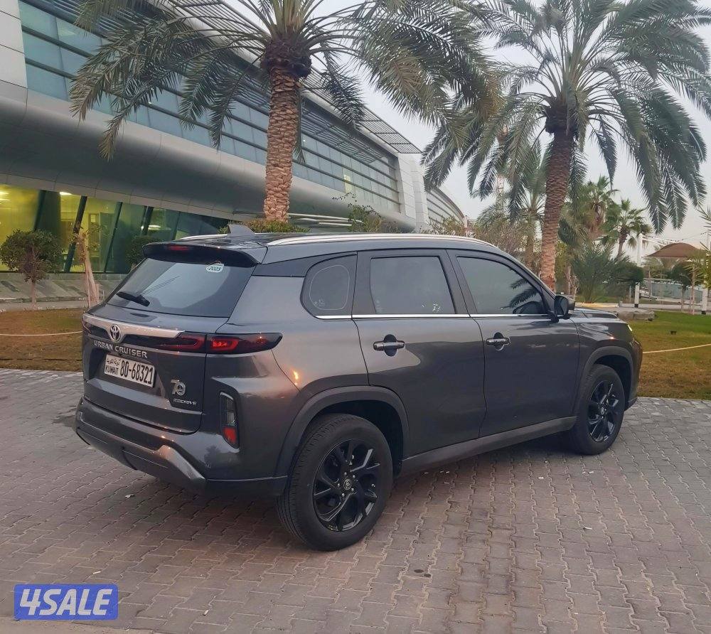 للبيع تويوتا اوربان موديل 2025 العداد 5 آلاف فقط صبغ وكاله تحت الكفالة2