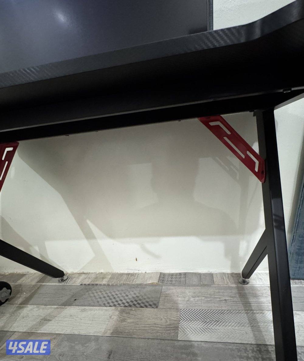 تلفزيون ونسا 32 بوصه نظيف مع ريموته وقواعده ورسيفر سمارت وطاوله قيمنق4