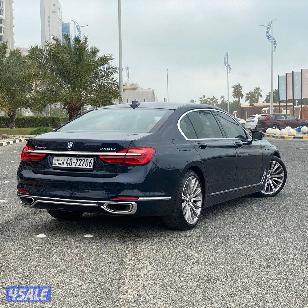 بيع🔺شراء🔺تثمين

للبيع بي ام دبليو 740
موديل 2017
العداد 199 الف2