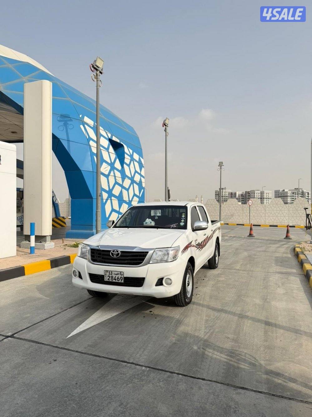 للبيع هايلكس 2015 فل كامل شرط فحص قير مكينه شاصي الاصباغ لاعلم عنها2