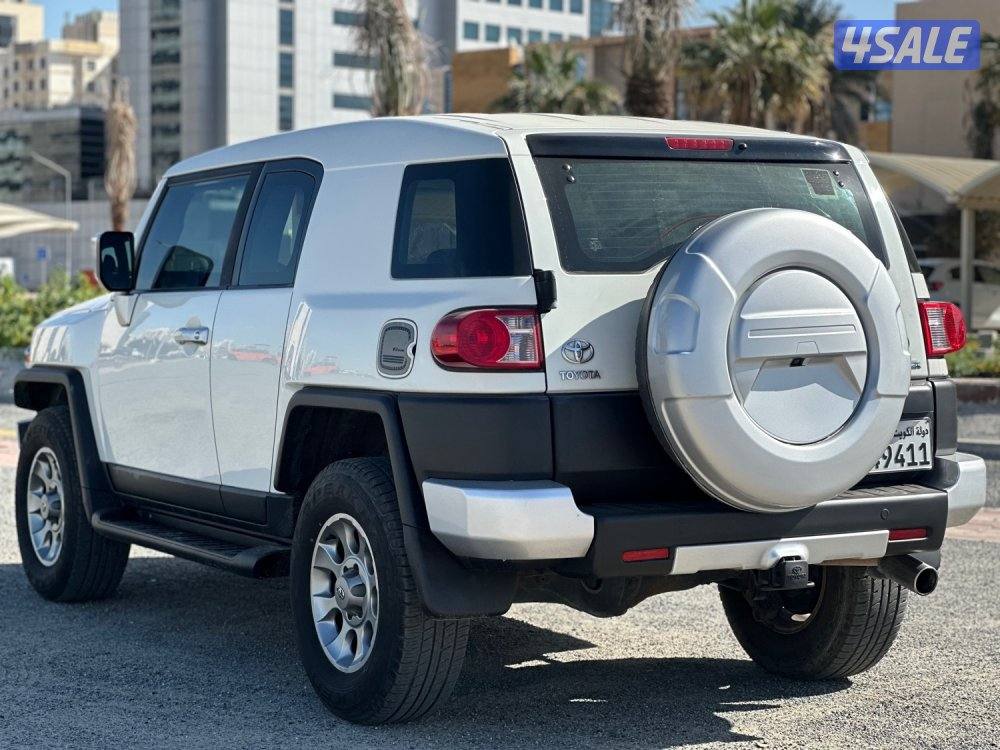 للبيع تويوتا اف جي وارد الوكالة الساير3