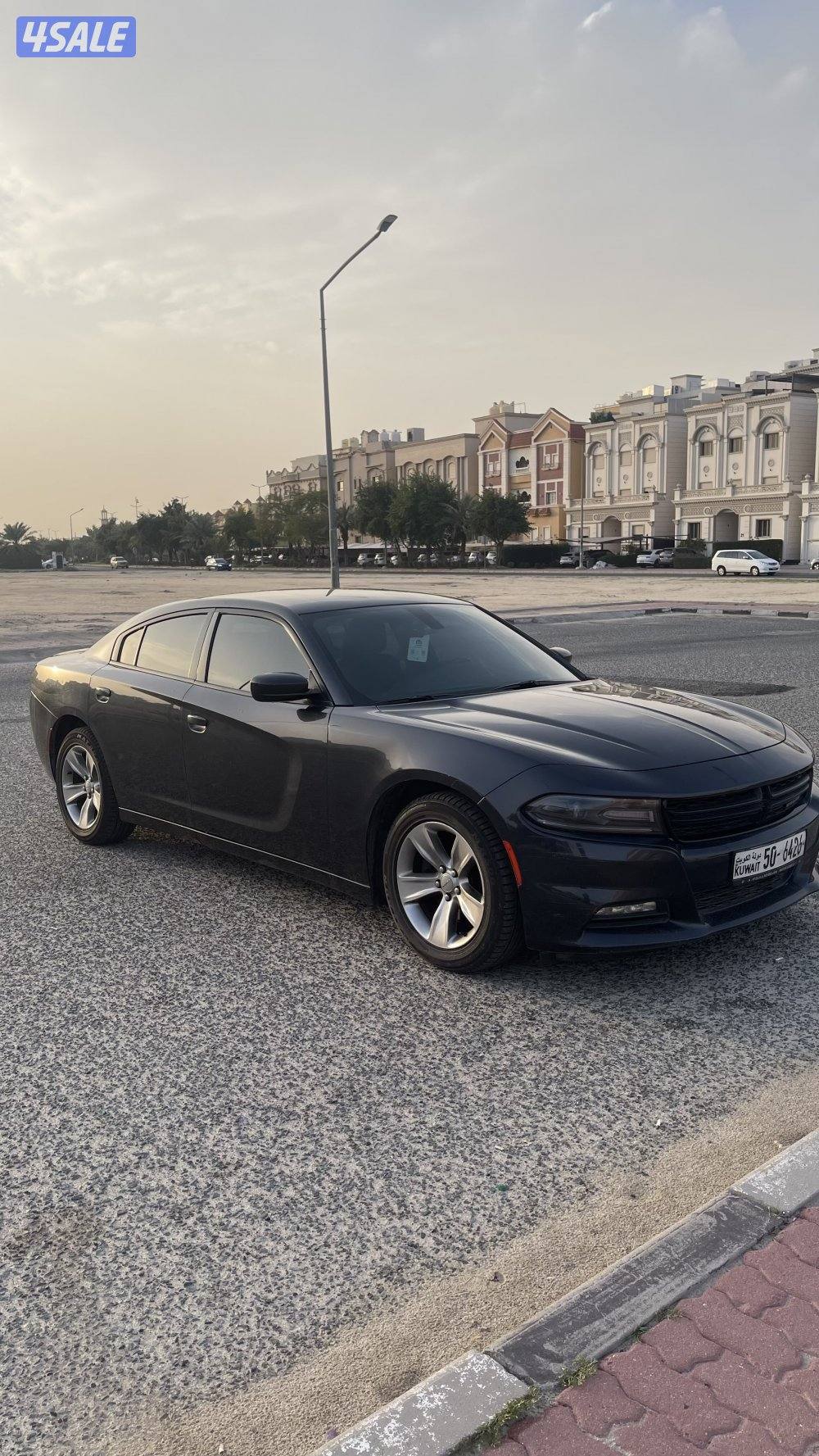 للبيع شارجر موديل 20180