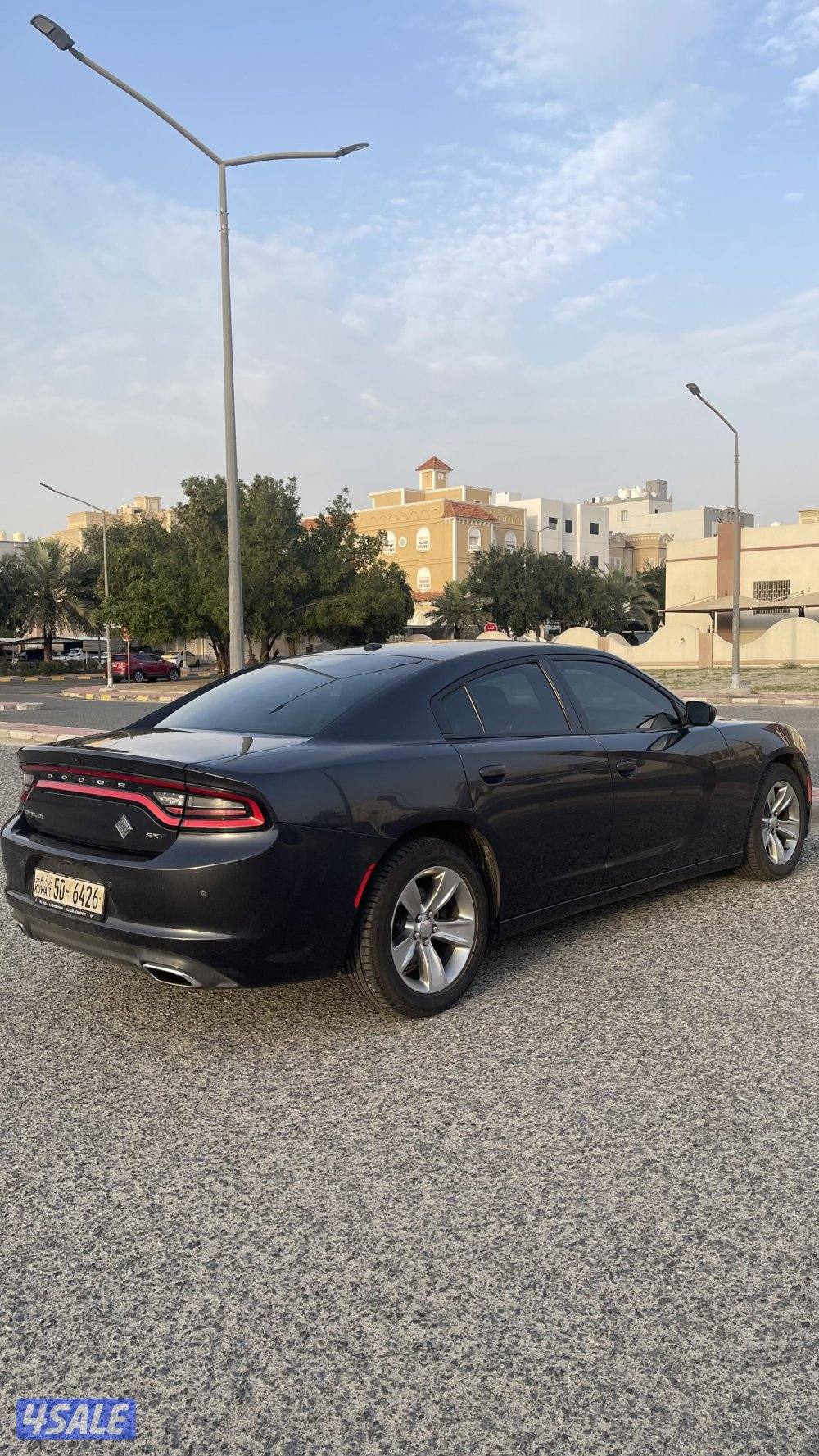 للبيع شارجر موديل 20181