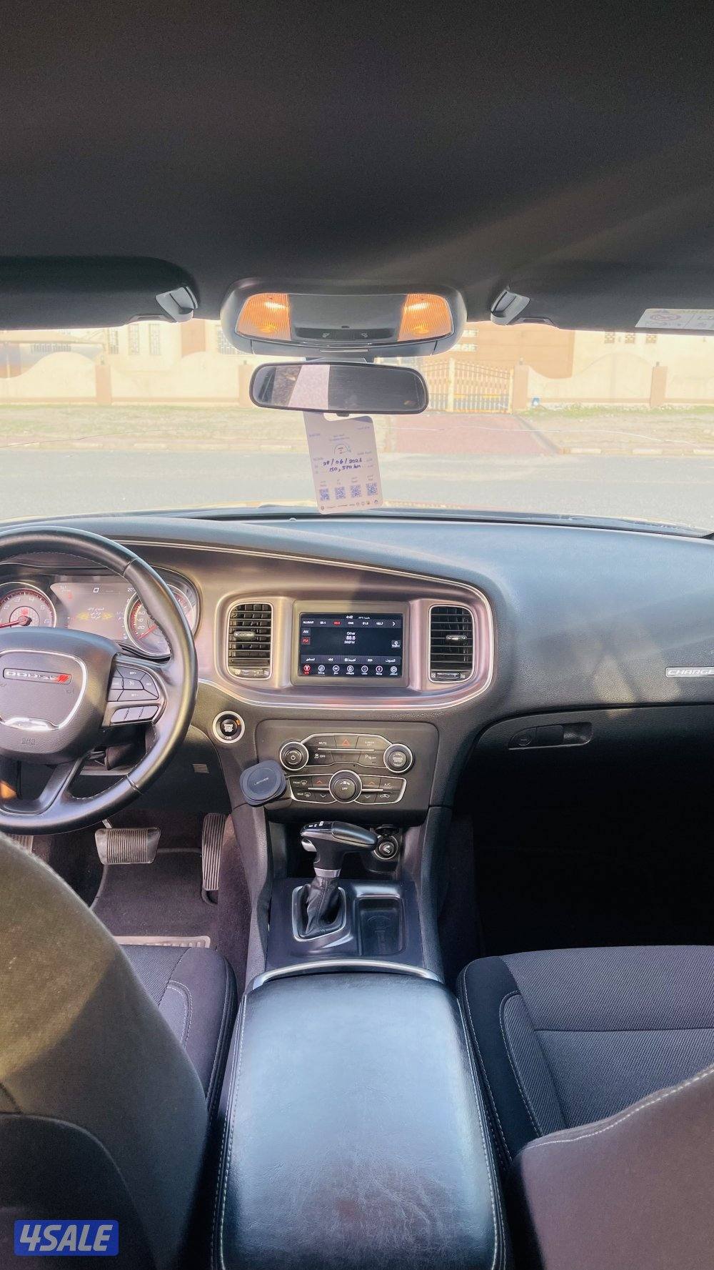 للبيع شارجر موديل 20183