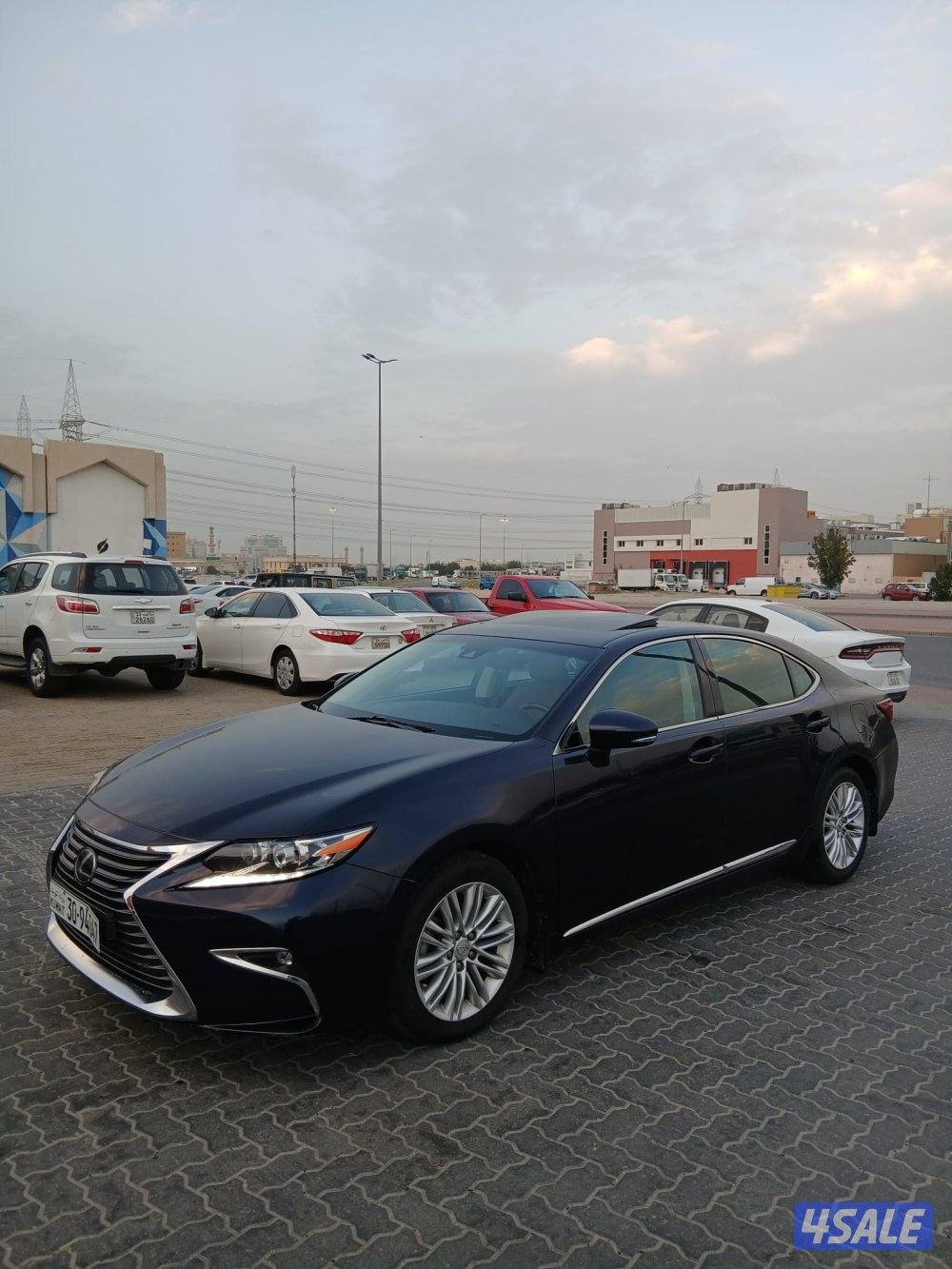 لكزسES250 ماشيه ٤٦ الف كم صبغ وكاله0