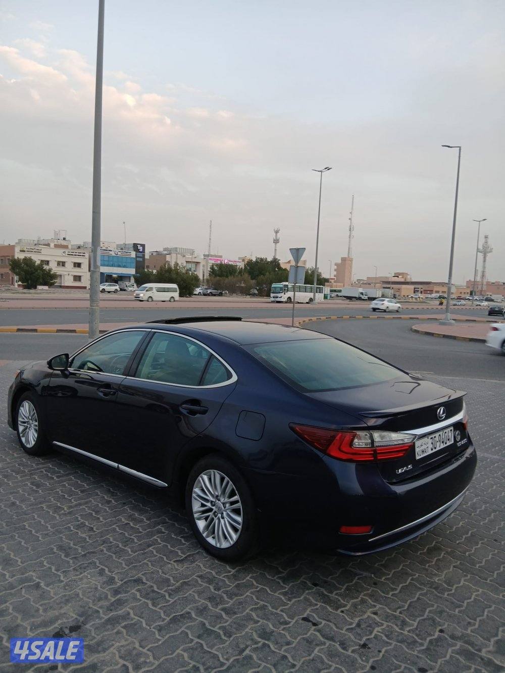 لكزسES250 ماشيه ٤٦ الف كم صبغ وكاله2