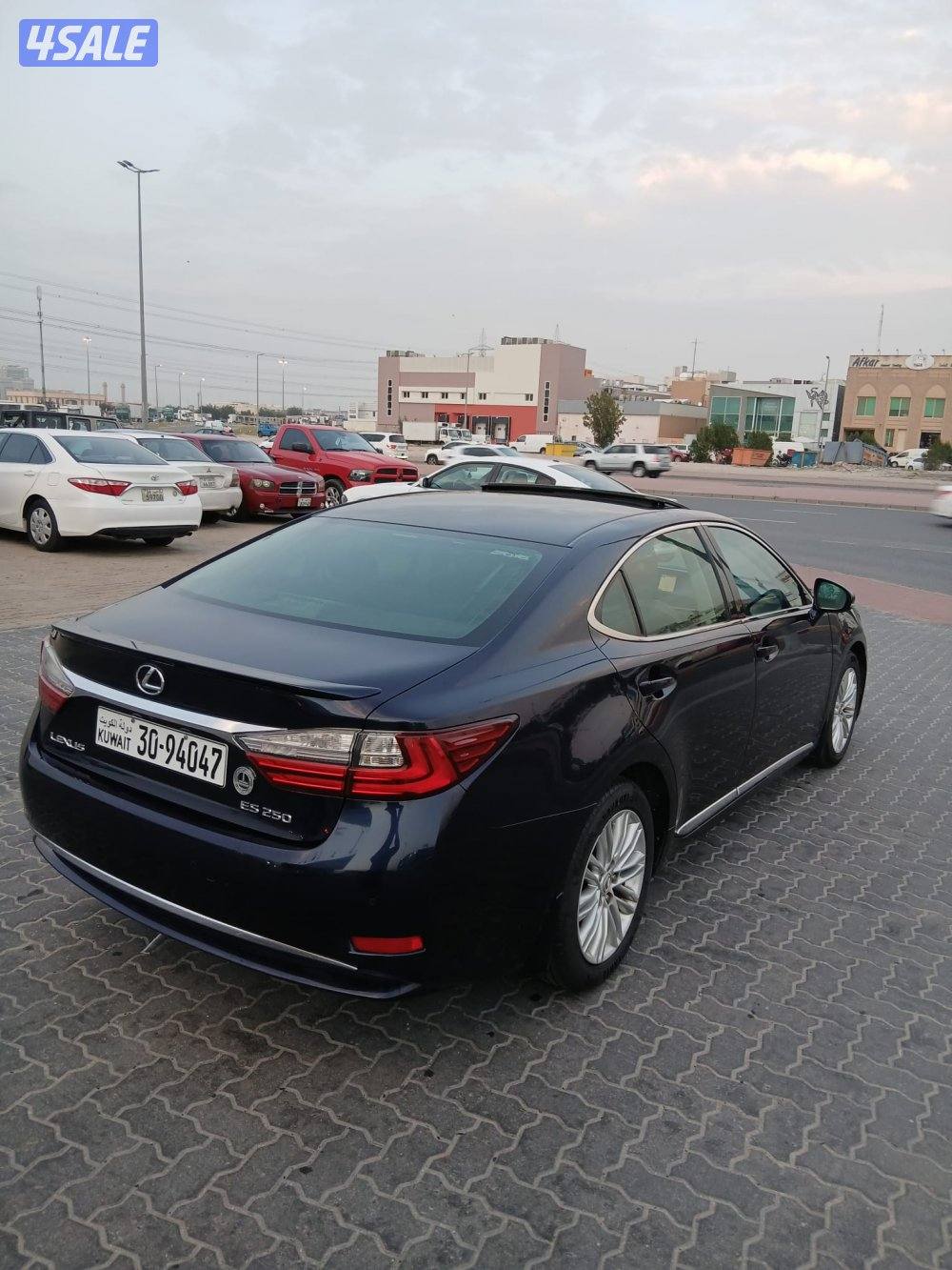 لكزسES250 ماشيه ٤٦ الف كم صبغ وكاله3