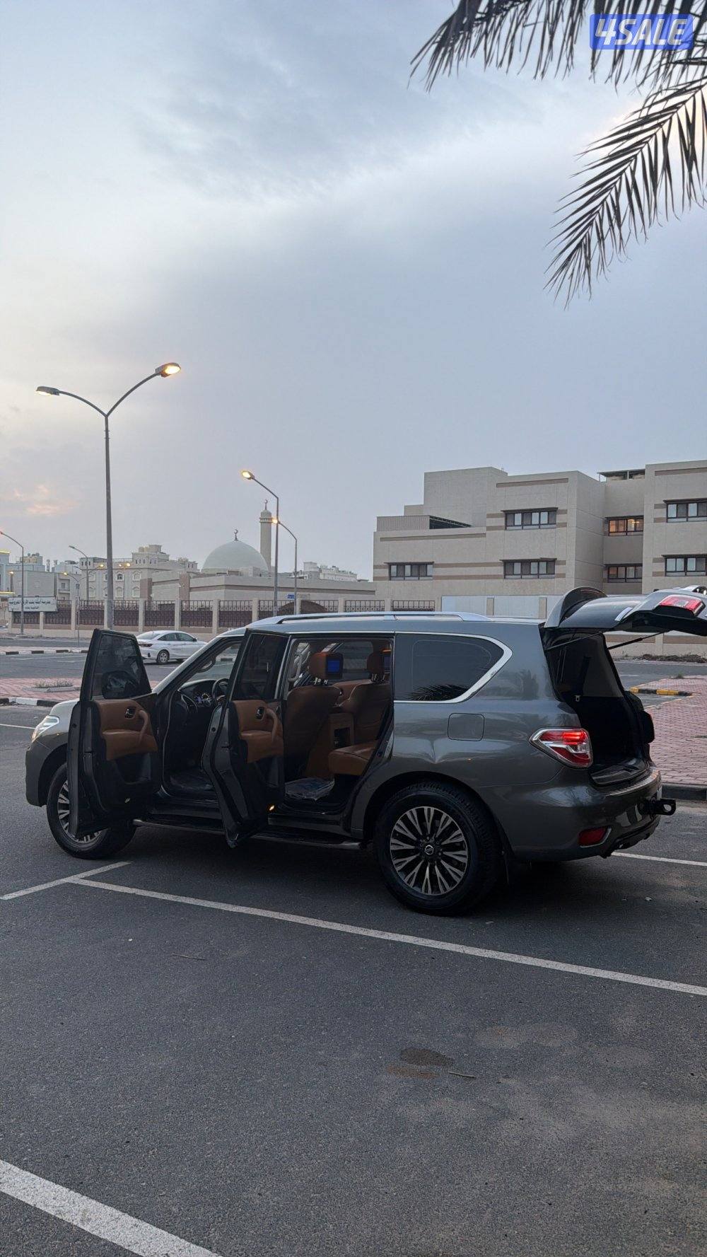 للبيع باترول بلاتينوم ستي 2014 مكينه 3203