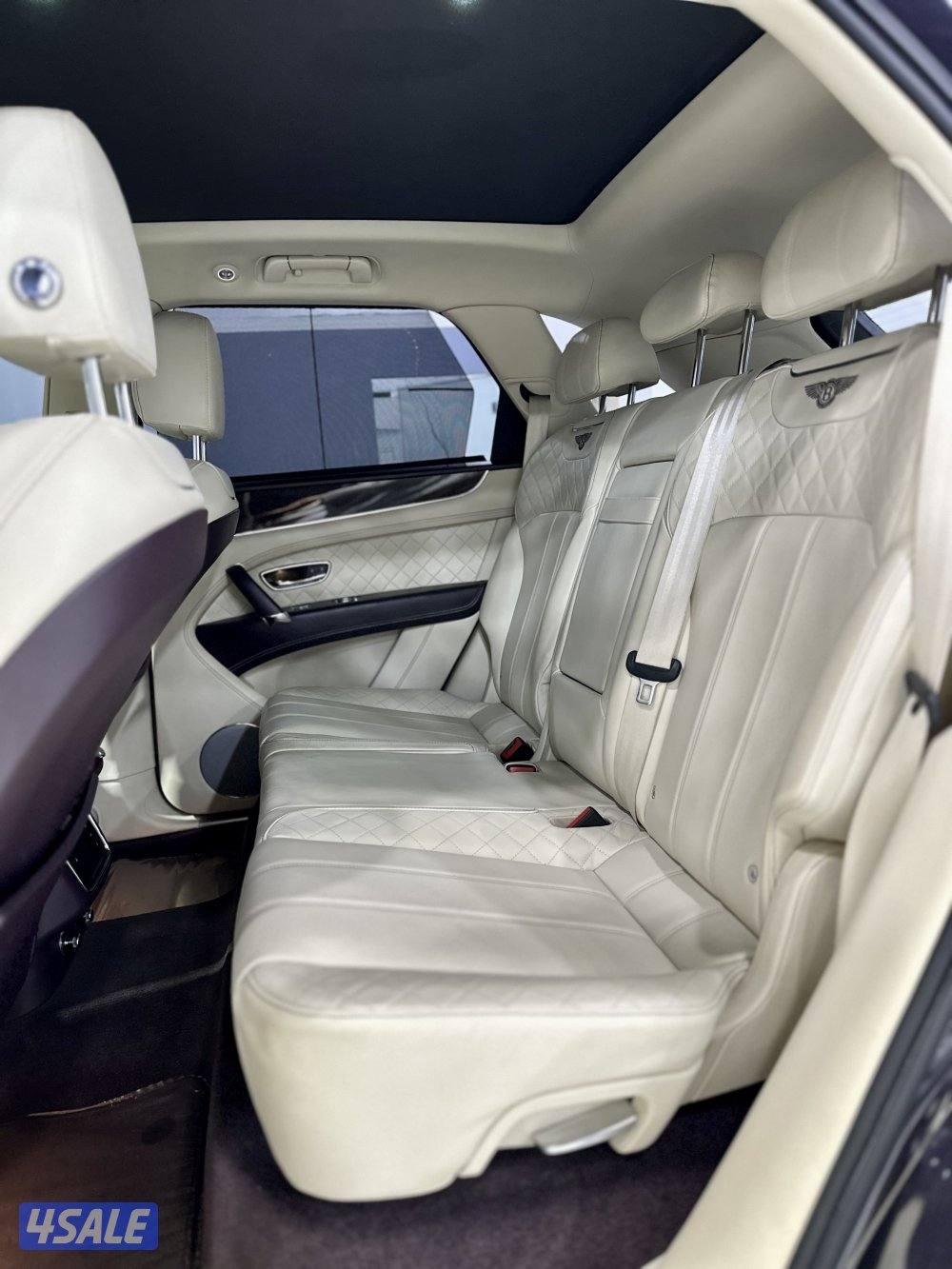 بنتلي بينتايجا V12 موديل 2017 ماشي 1249