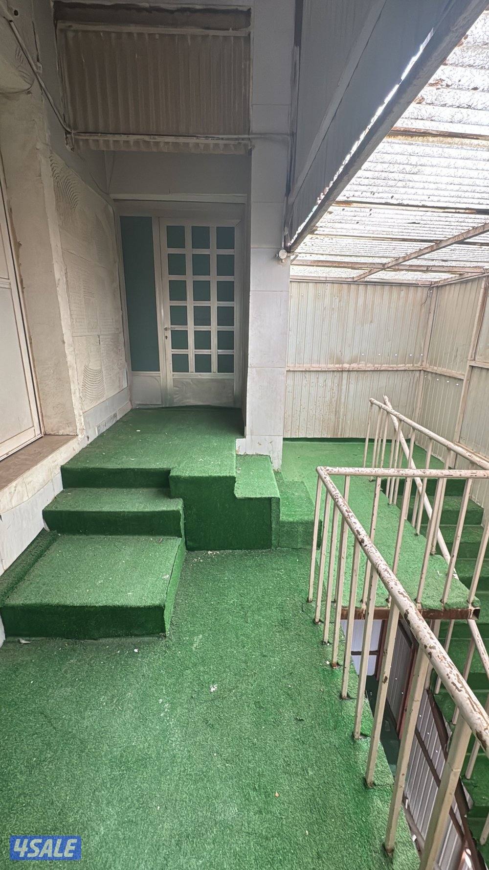 للايجار دور ثاني القرين ست غرف وخادمه وصاله كبيره شتر وحدات اصنصير0