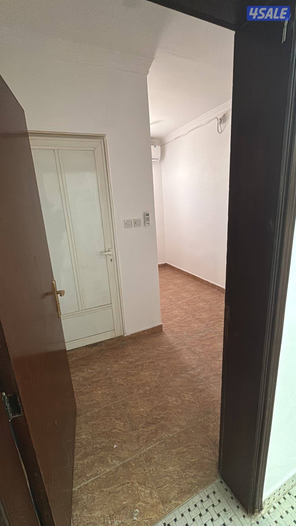 للايجار دور ثاني القرين ست غرف وخادمه وصاله كبيره شتر وحدات اصنصير6