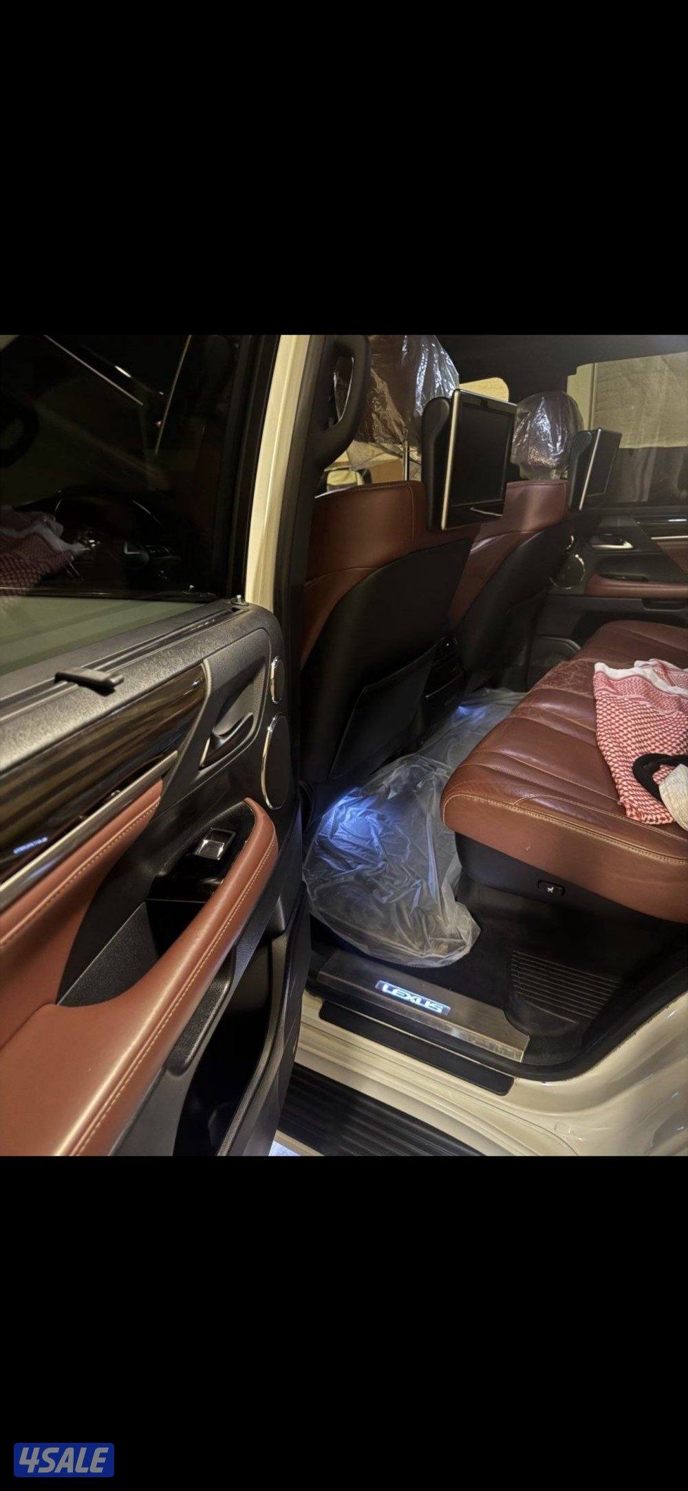 جيب لكزس 20162