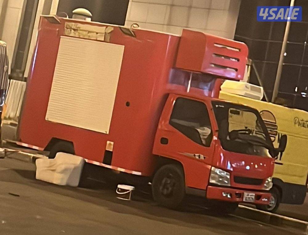 للبيع فود ترك بحاله وكاله ماشي ١٧ اللف معه مكينه هوندا وجميع المعدات0