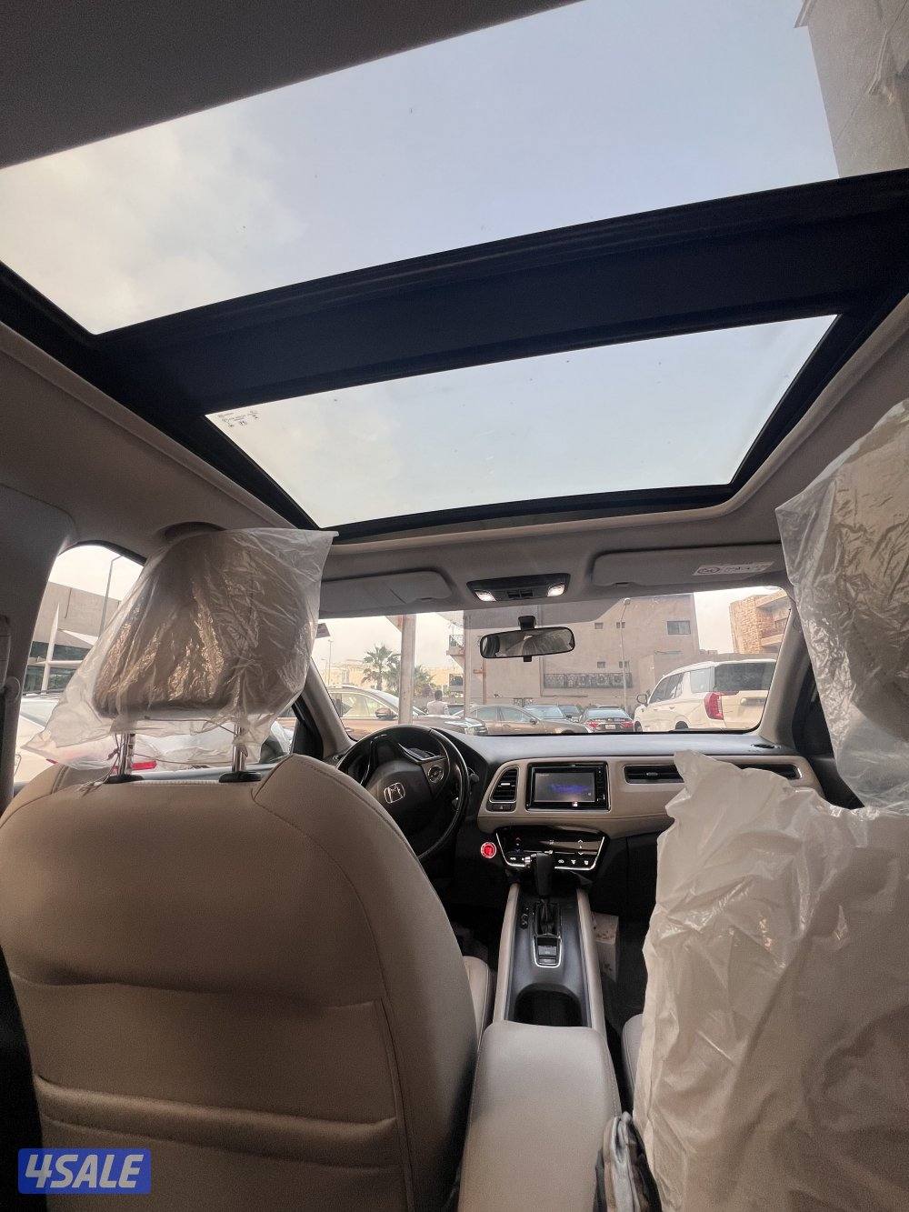 Full option موديل ٢٠٢٠ عداد ٤٤,٩٠٠ KM  ممتازه قابل للتفاوض للجديين  .3