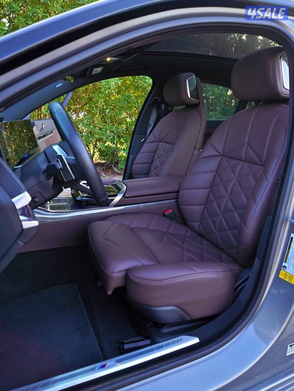 BMW 740i Kit M 2024 بحاله الوكاله8