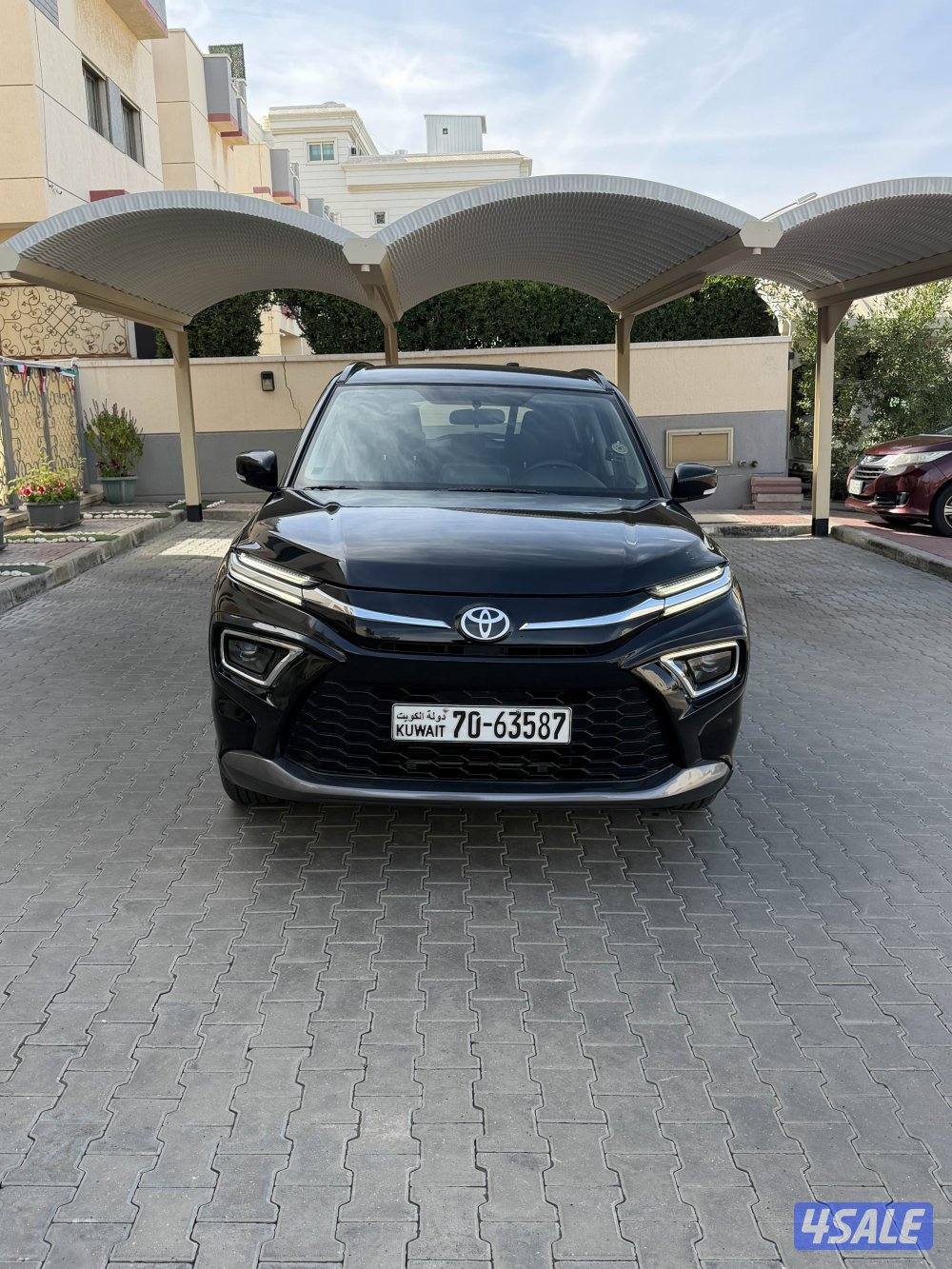 فنطيس قطعه 2 للبيع جيب تويوتا أوربان0