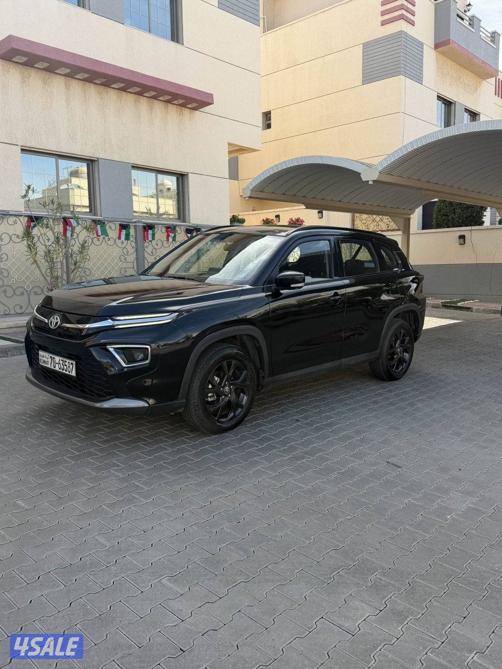 فنطيس قطعه 2 للبيع جيب تويوتا أوربان1