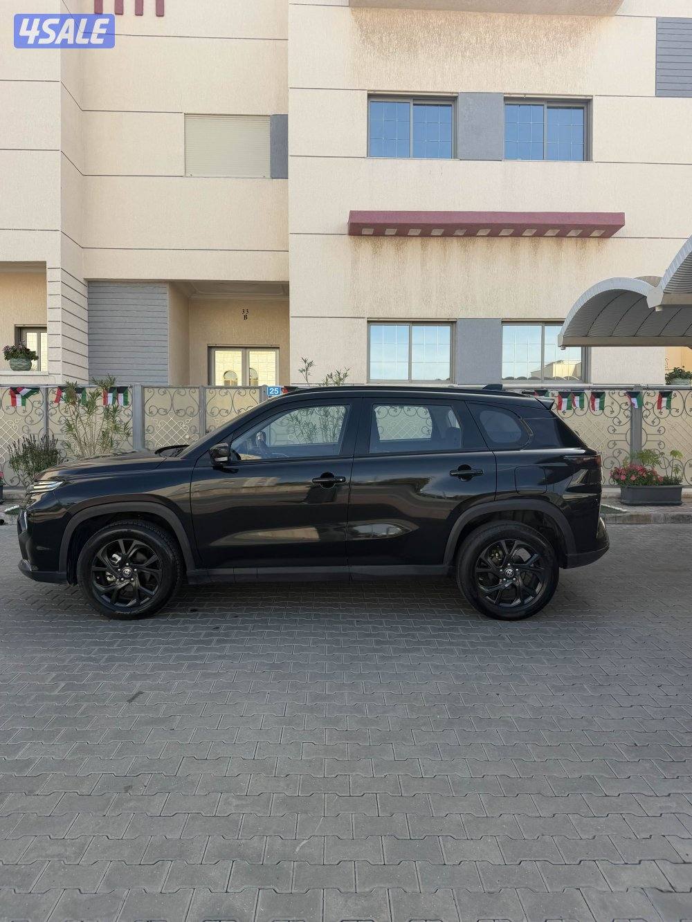 فنطيس قطعه 2 للبيع جيب تويوتا أوربان2