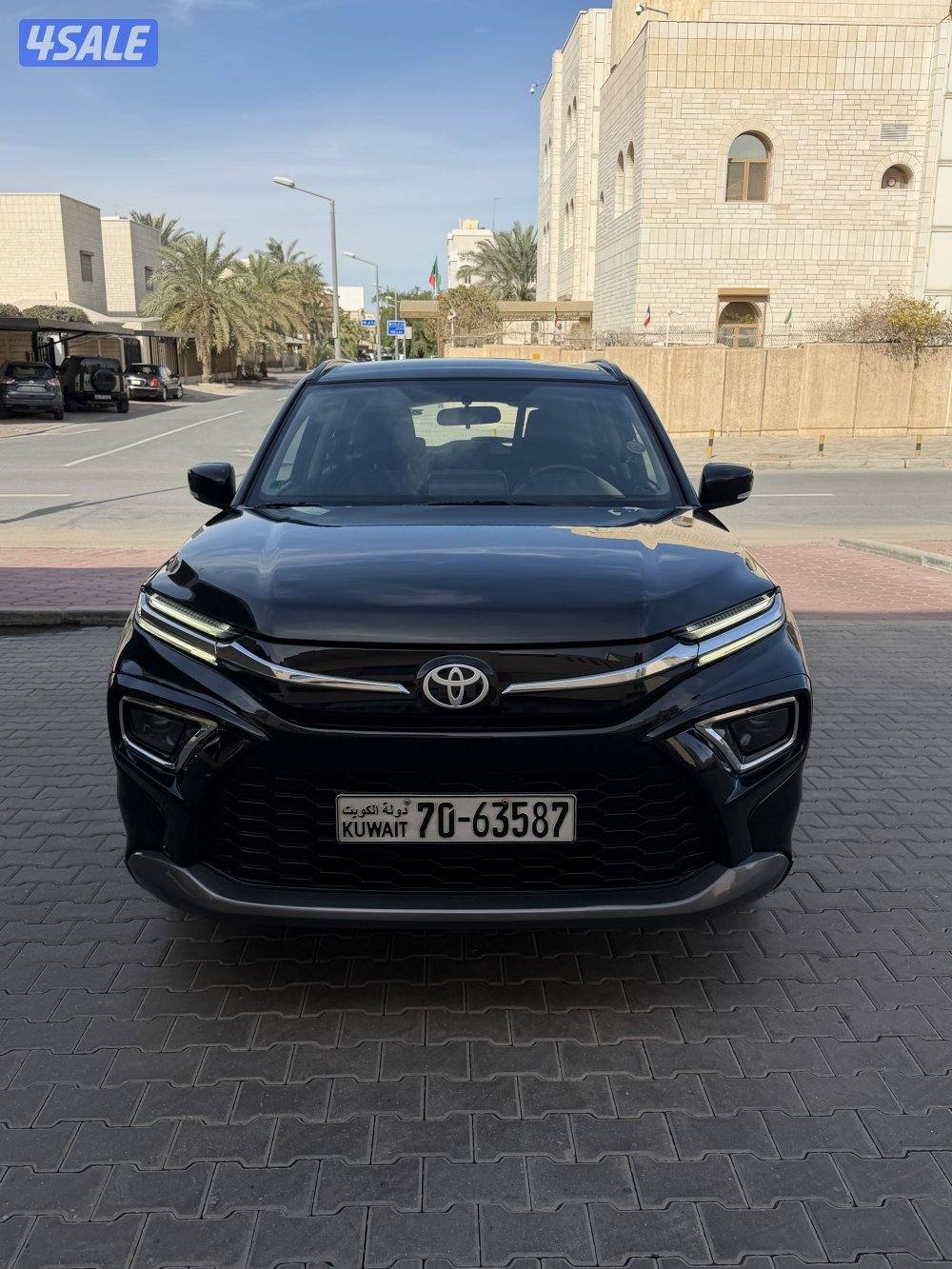 فنطيس قطعه 2 للبيع جيب تويوتا أوربان4