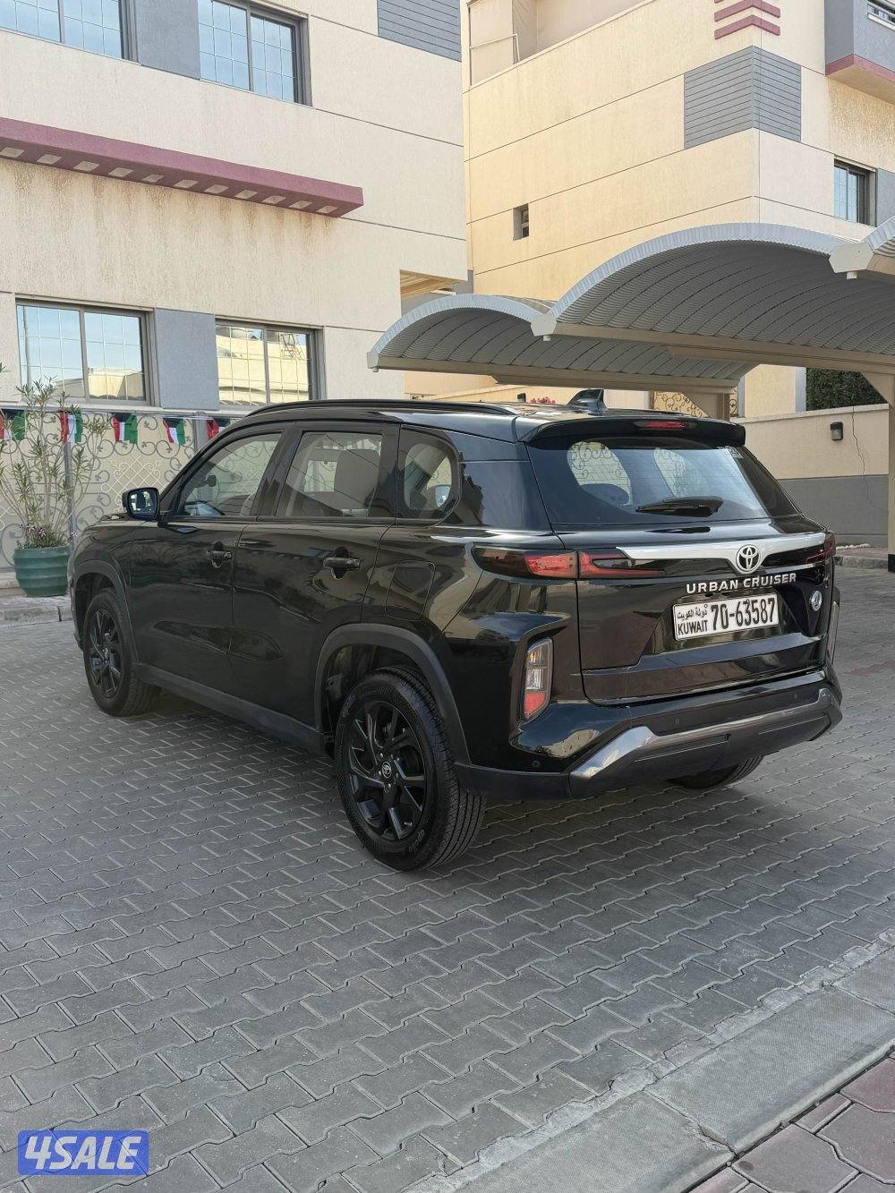 فنطيس قطعه 2 للبيع جيب تويوتا أوربان6