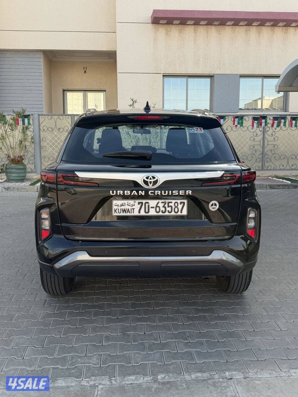 فنطيس قطعه 2 للبيع جيب تويوتا أوربان7