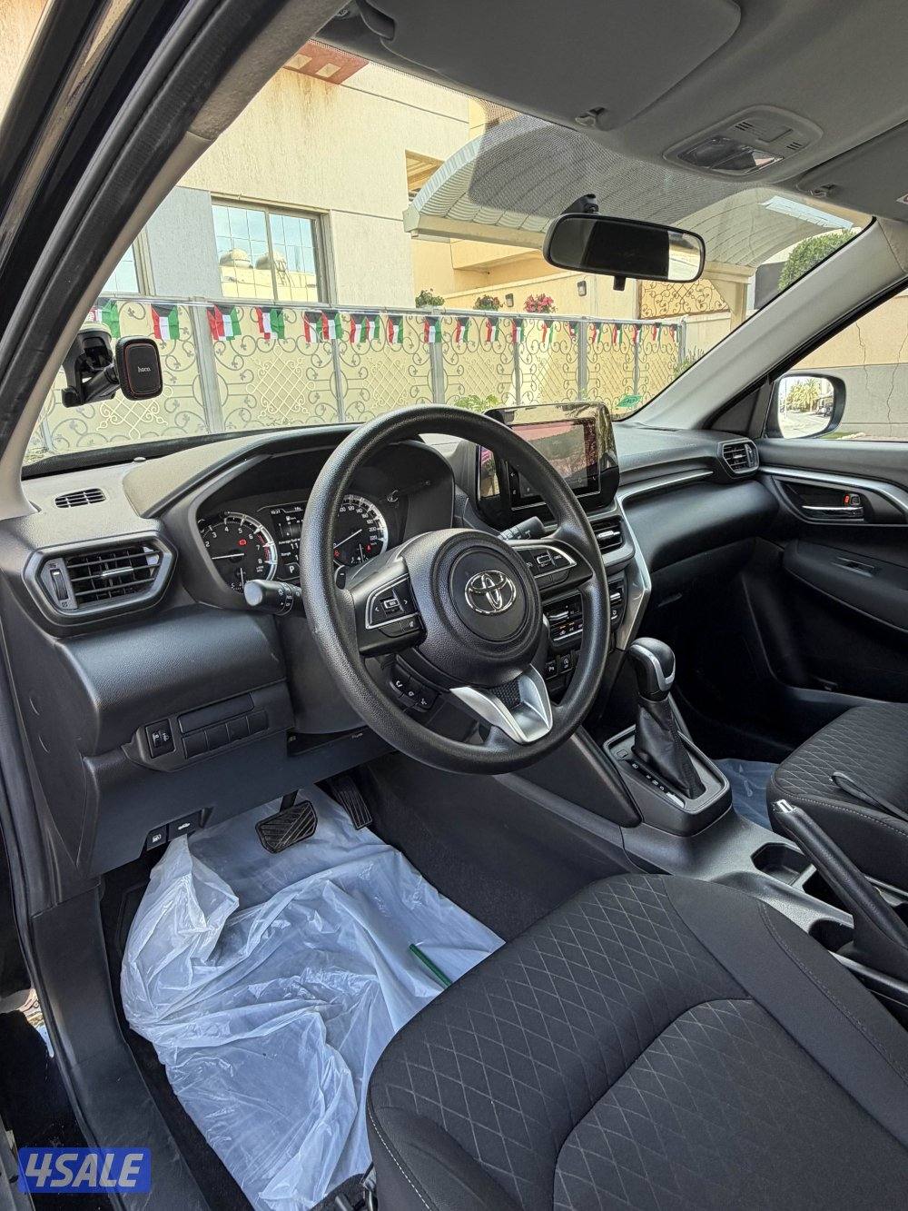 فنطيس قطعه 2 للبيع جيب تويوتا أوربان8