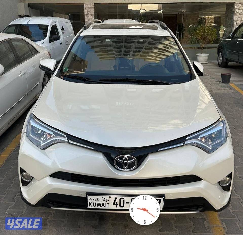 تويوتا راف 4 قمة بالنظافة سريفس وكالة منتظم عداد 92000 فقط اعلى درجة ب0