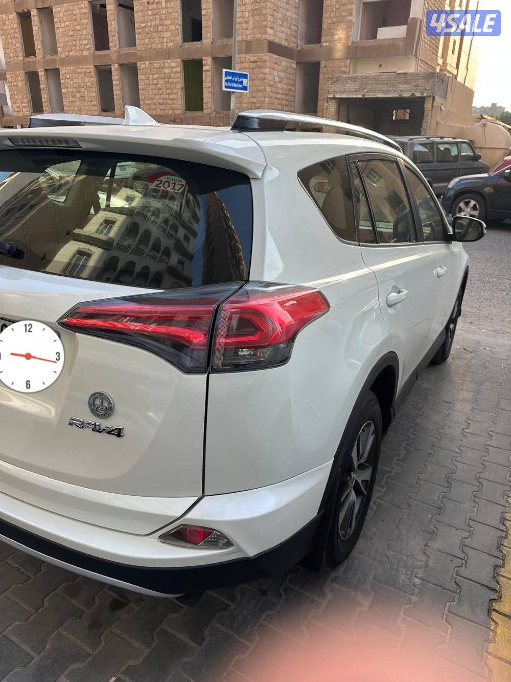 تويوتا راف 4 قمة بالنظافة سريفس وكالة منتظم عداد 92000 فقط اعلى درجة ب1