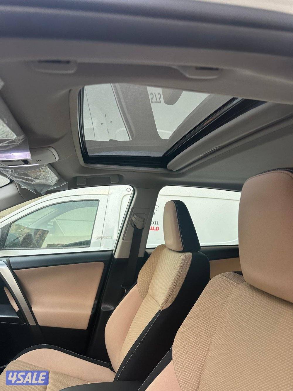 تويوتا راف 4 قمة بالنظافة سريفس وكالة منتظم عداد 92000 فقط اعلى درجة ب3