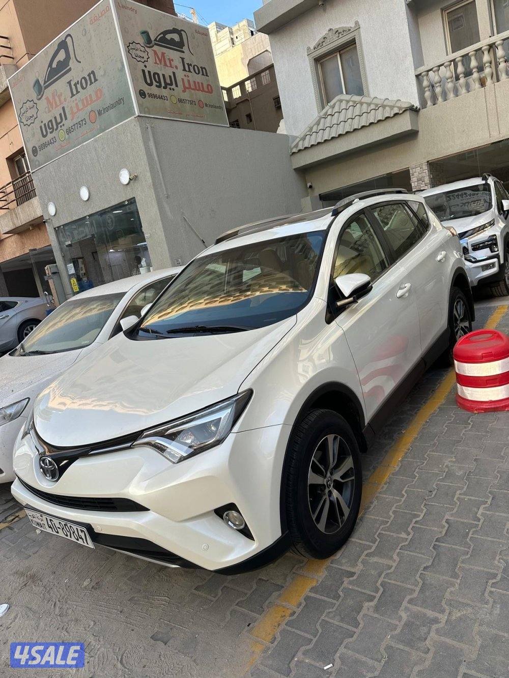 تويوتا راف 4 قمة بالنظافة سريفس وكالة منتظم عداد 92000 فقط اعلى درجة ب5