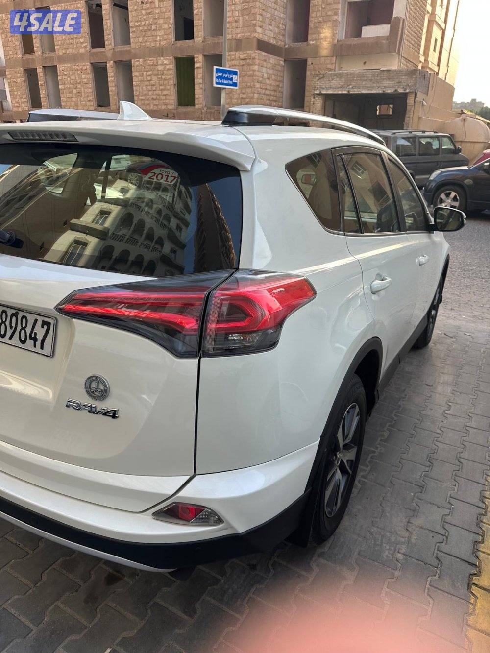 تويوتا راف 4 قمة بالنظافة سريفس وكالة منتظم عداد 92000 فقط اعلى درجة ب7