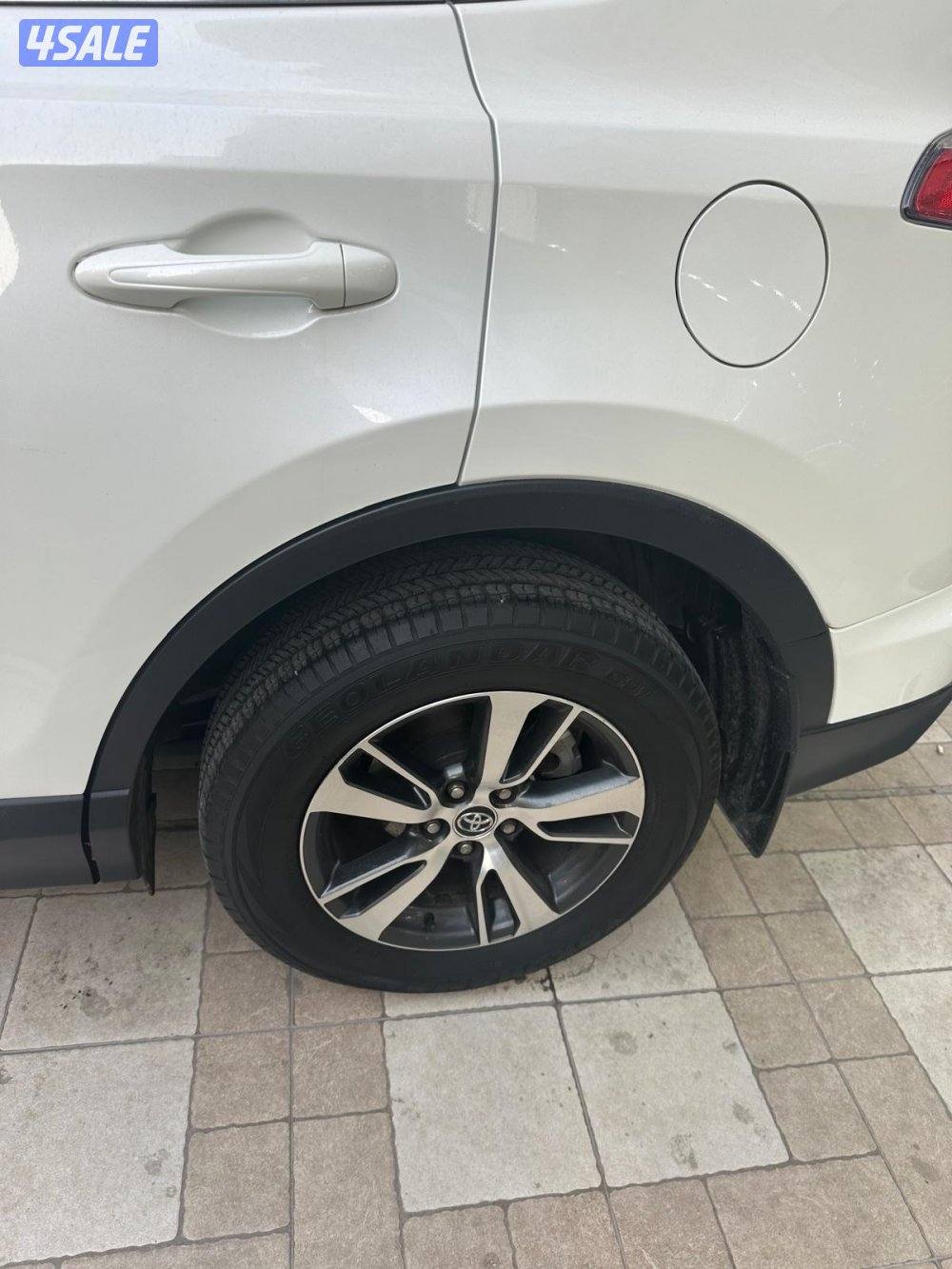 تويوتا راف 4 قمة بالنظافة سريفس وكالة منتظم عداد 92000 فقط اعلى درجة ب13