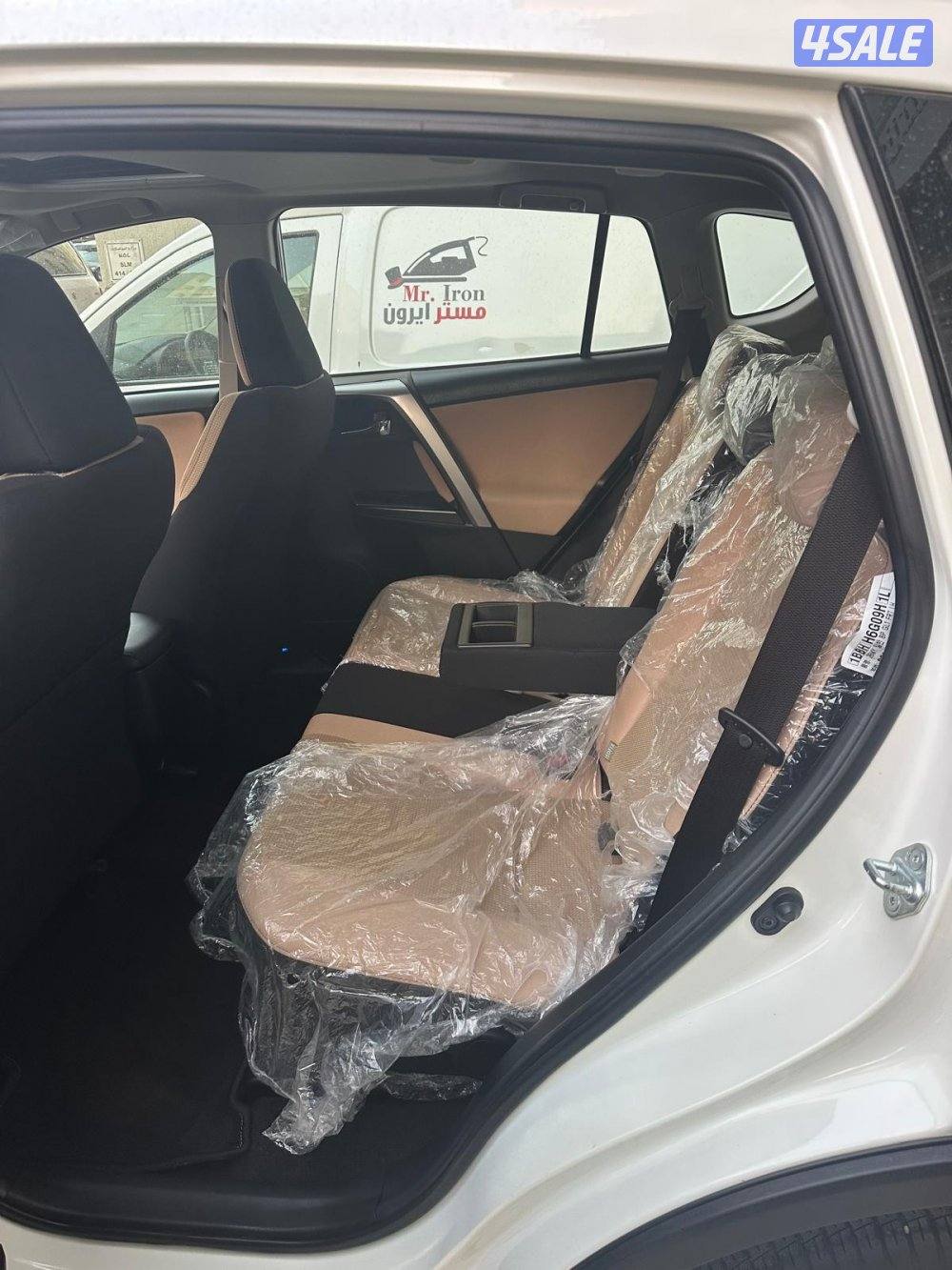 تويوتا راف 4 قمة بالنظافة سريفس وكالة منتظم عداد 92000 فقط اعلى درجة ب14