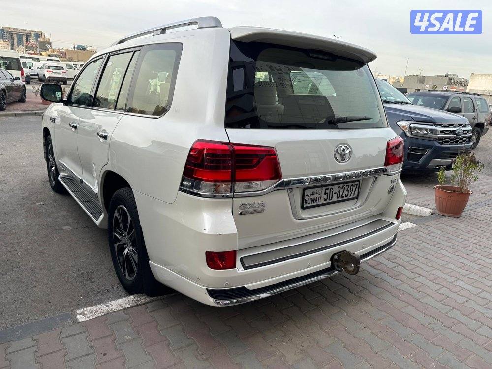 لاند كروزر GX.R V8 غراند تورنق موديل 2021 ماشي 116 صبغ الوكالة ماعدا ق3