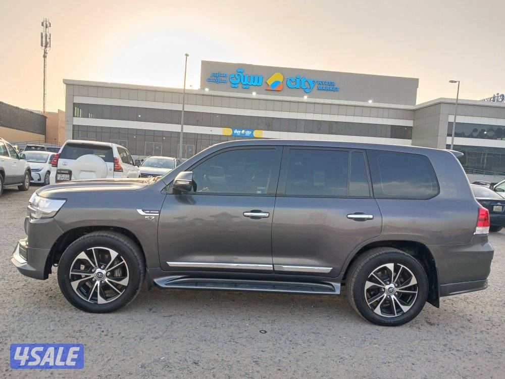 لاند كروزر GXR موديل 20162