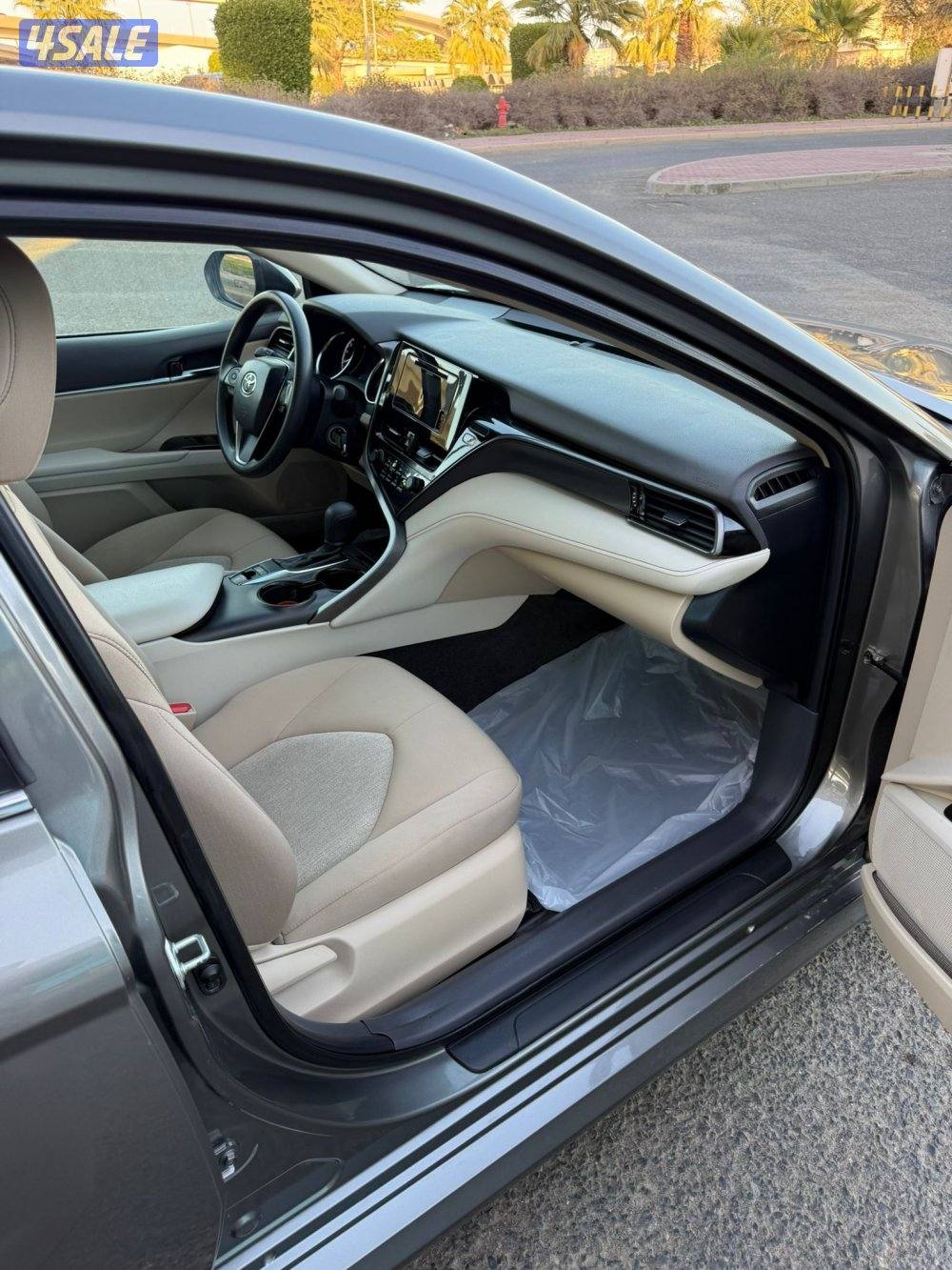 كامري 2023 ماشي 43 الف فقط سيرفس منتظم شرط الفحص والنظافه8