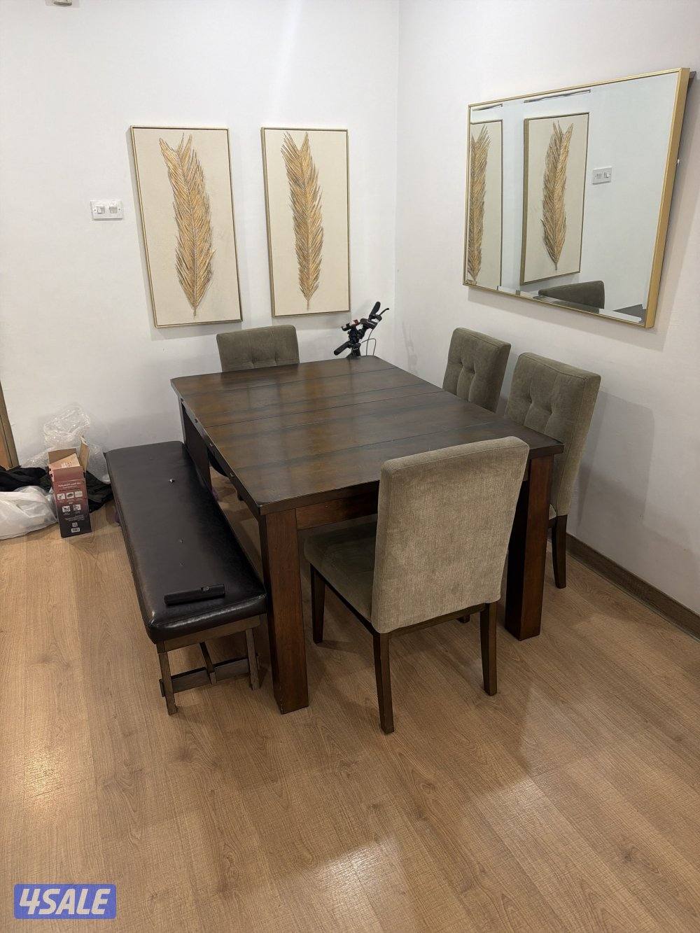 طاولة سفرة الغانم بحالة جيدة - سبب البيع تجديد- سعر الشراء ٢٤٥0