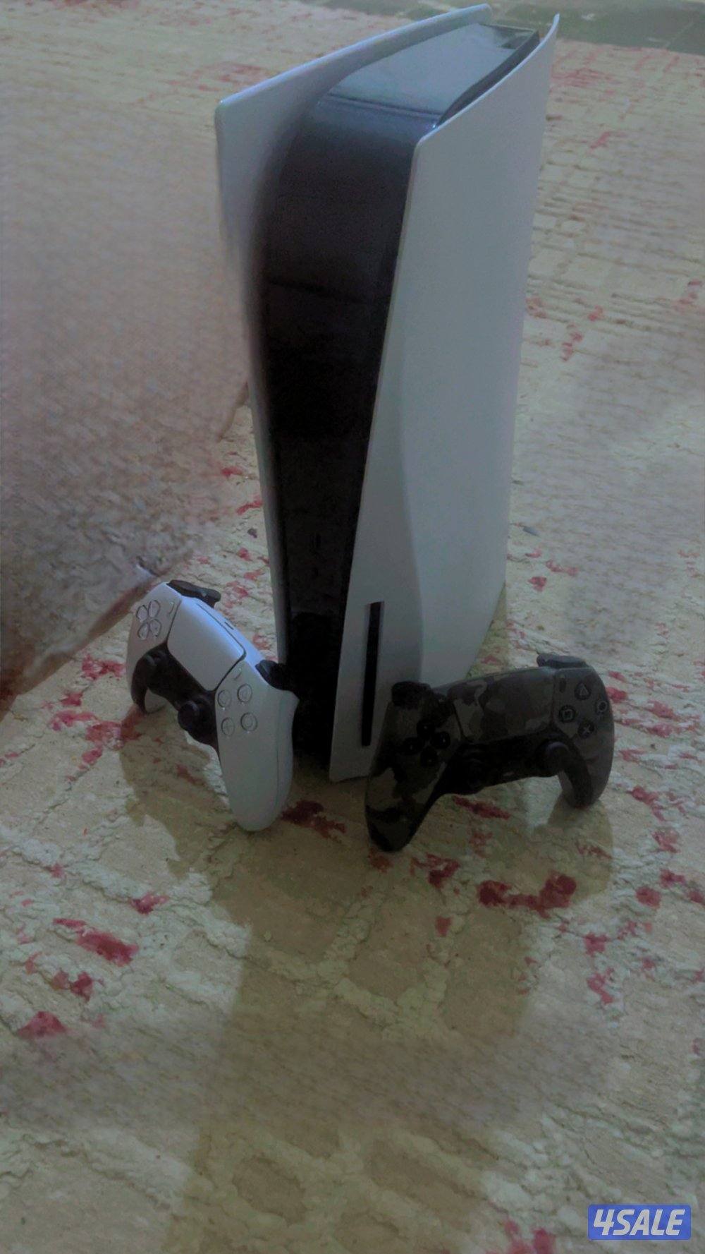 سوني ٥ مع يدتين1