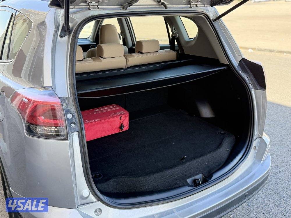 تويوتا راف فور - موديل 2018 - عدا 180 - وارد الساير - شرط الفحص8