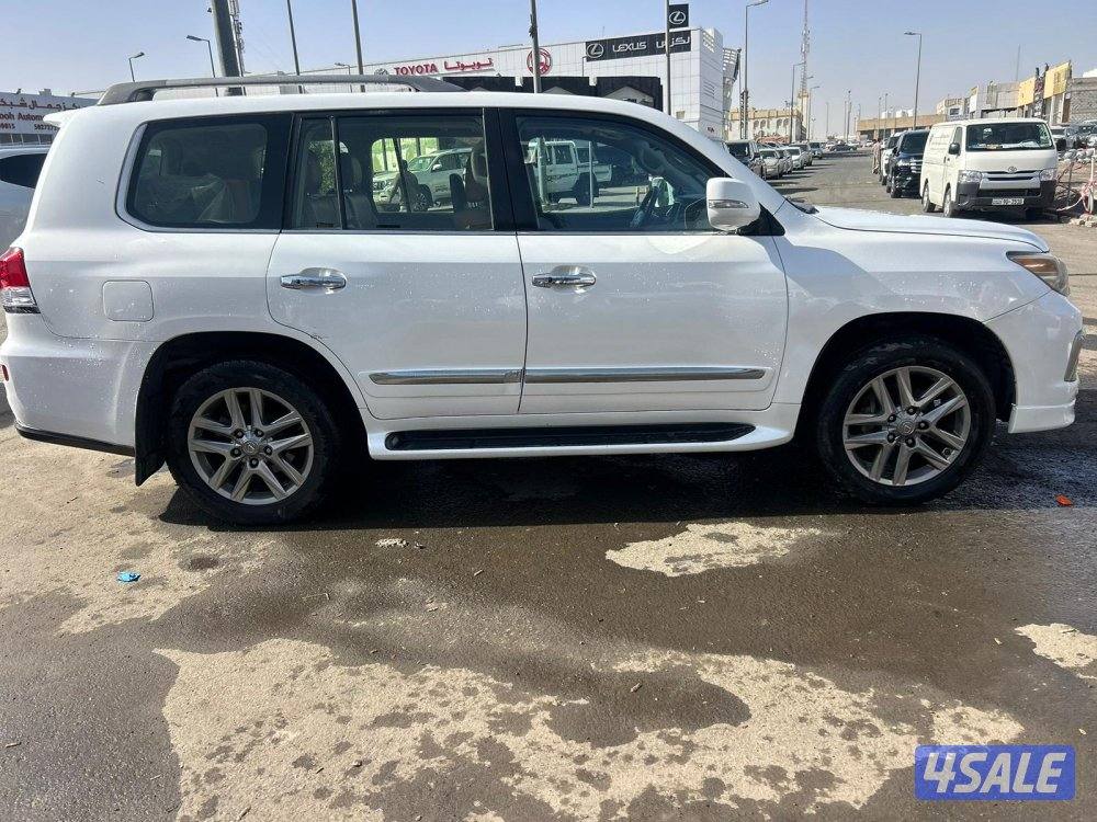 لكزس LX570 درجة اولى  موديل 2014 ماشى 358.000 k.m  وارد الخليج .3