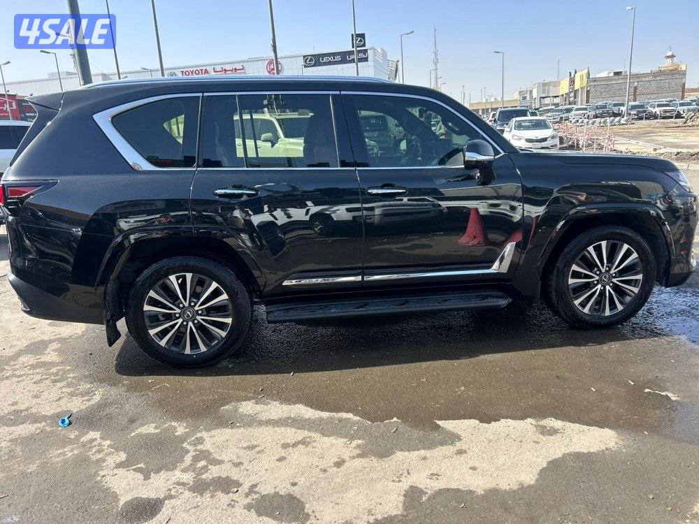 لكزس LX600 درجة ثانيه  twinturbo .V6 موديل 2024 ماشى 81.000 k.m3
