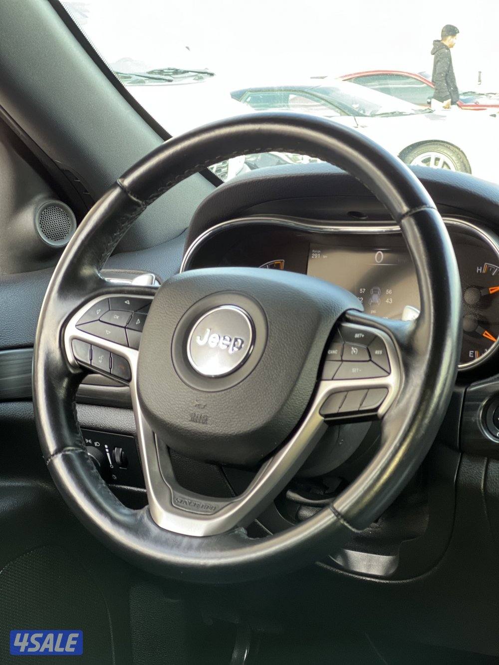 للبيع جراند شيروكي بحالة ممتازة10