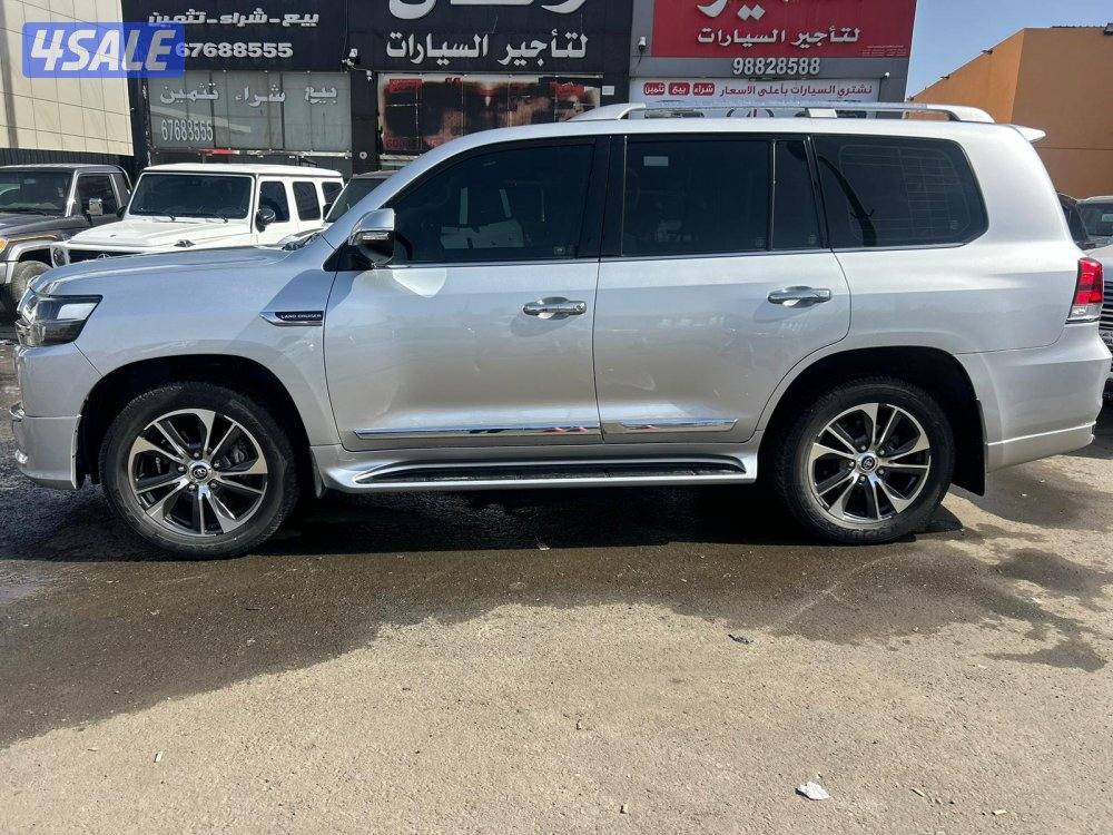 لاند كروزر GX.R-قراند تورينق .V8 موديل 2020 ماشى 93.000 k.m3