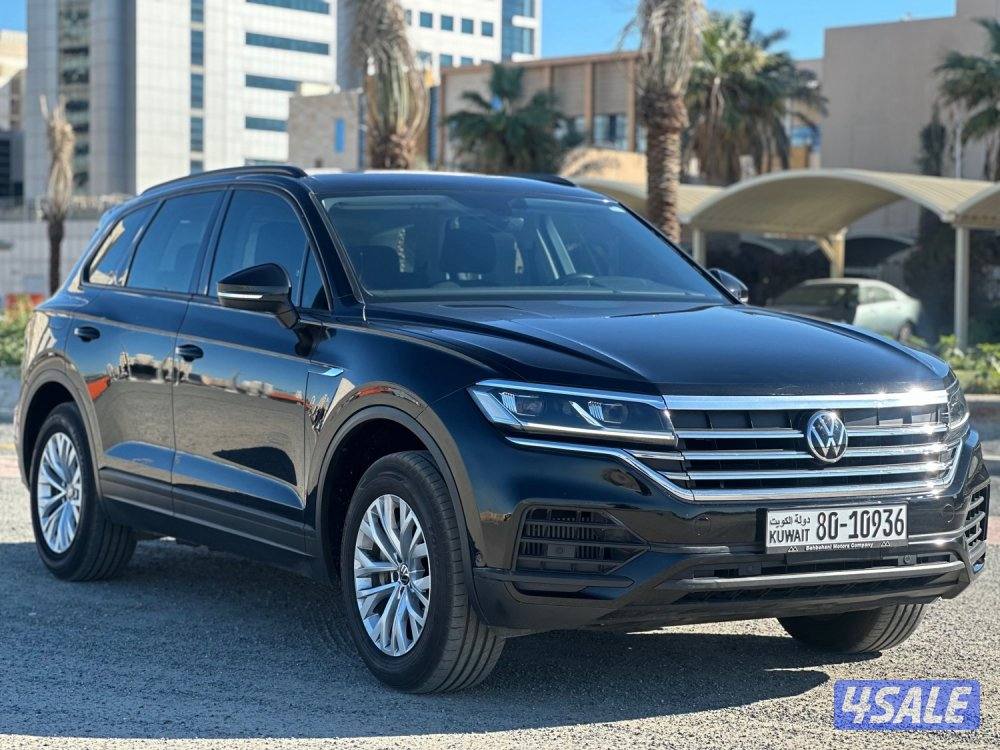 للبيع فولكس فاجن طوارق v6 ماشي ٥٠ الف كيلو0