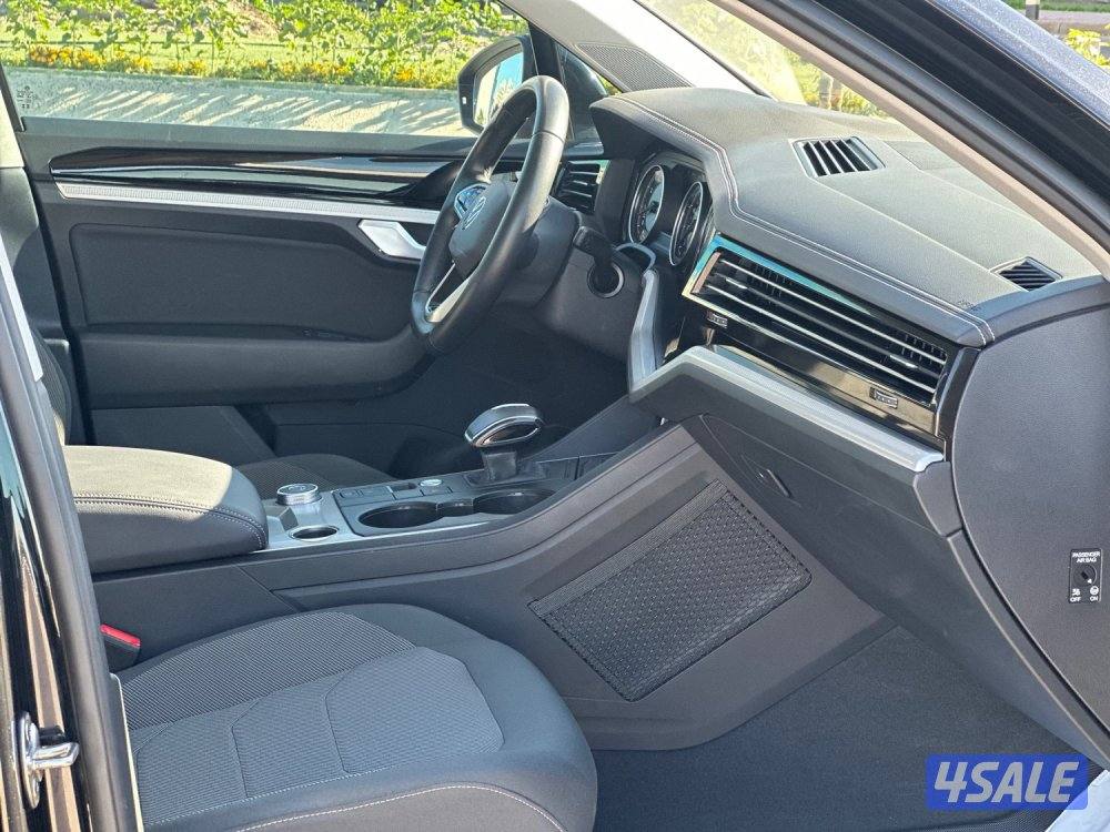 للبيع فولكس فاجن طوارق v6 ماشي ٥٠ الف كيلو4