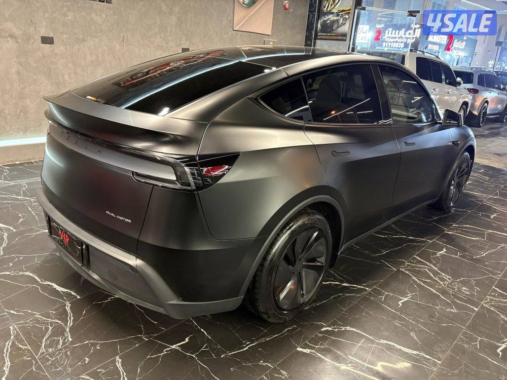 تسلا موديل Y8